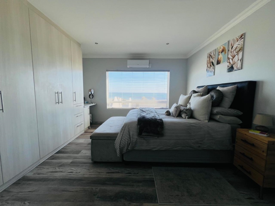 4 Bedroom Property for Sale in Da Gama Bay Western Cape